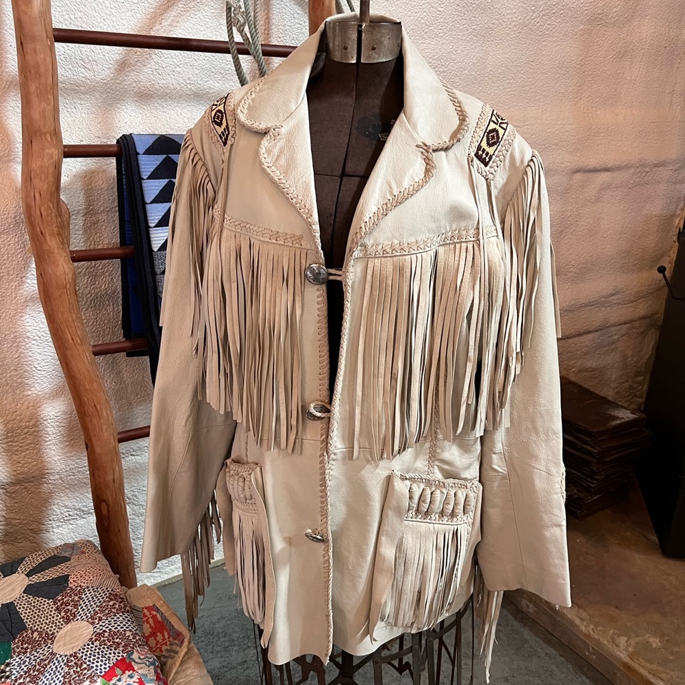 Scully fringed leather coat. In great vintage condition, in men’s size 46.